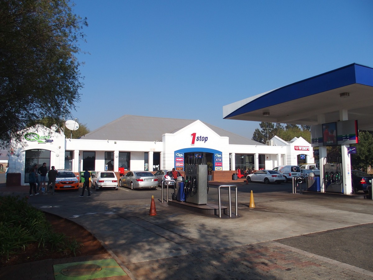 Tankstellengebäude südlich von Johannesburg