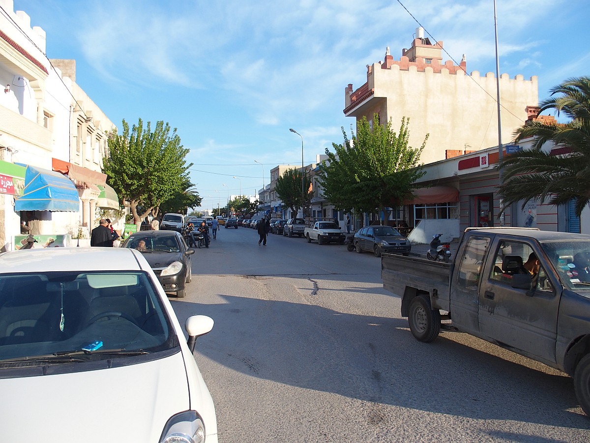Straße in Bir Bou Regba