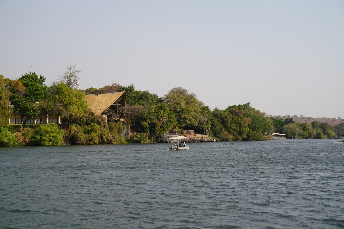 Eine Lodge am Ufer des Chobe
