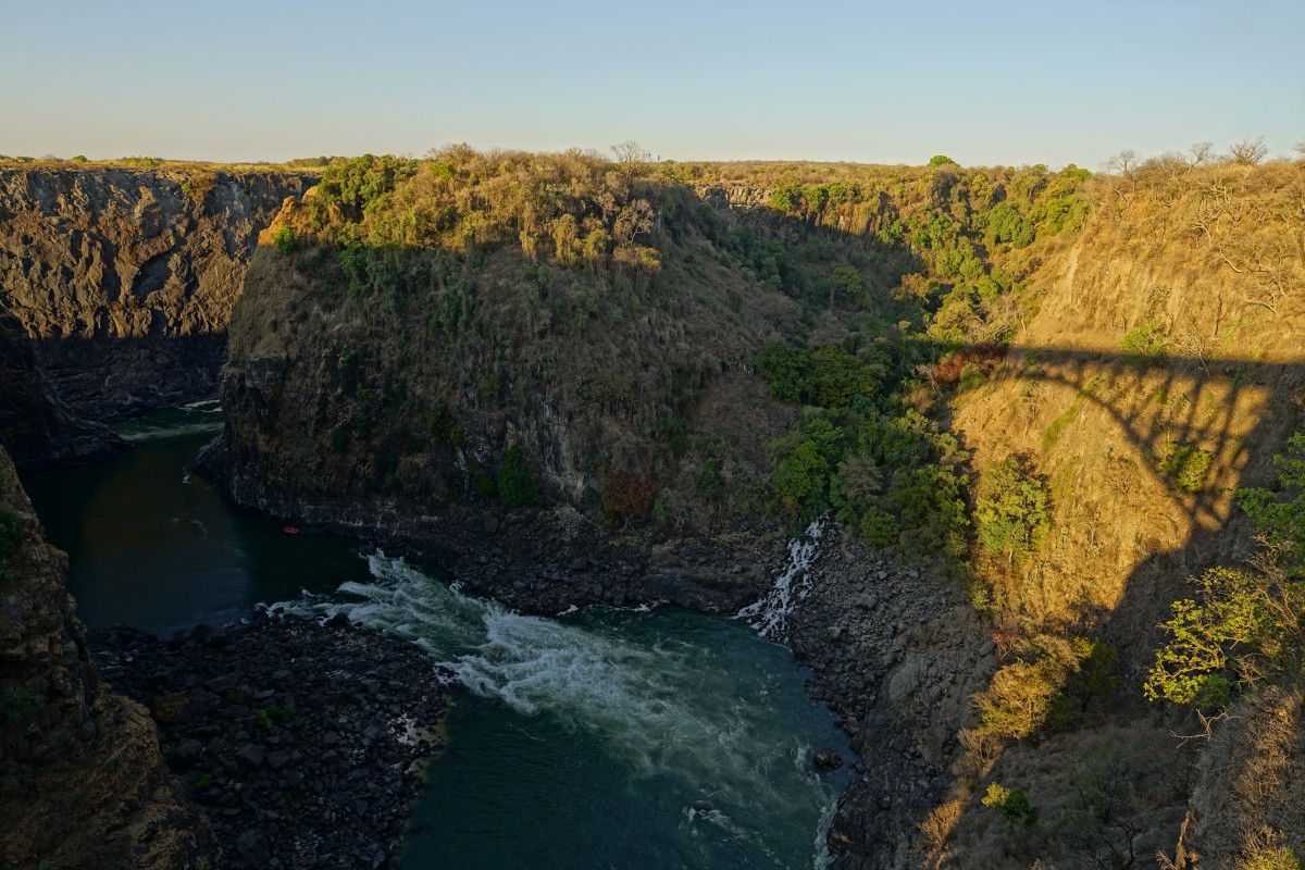 Eastern Cataract mit Schatten der Victoria Falls Bridge