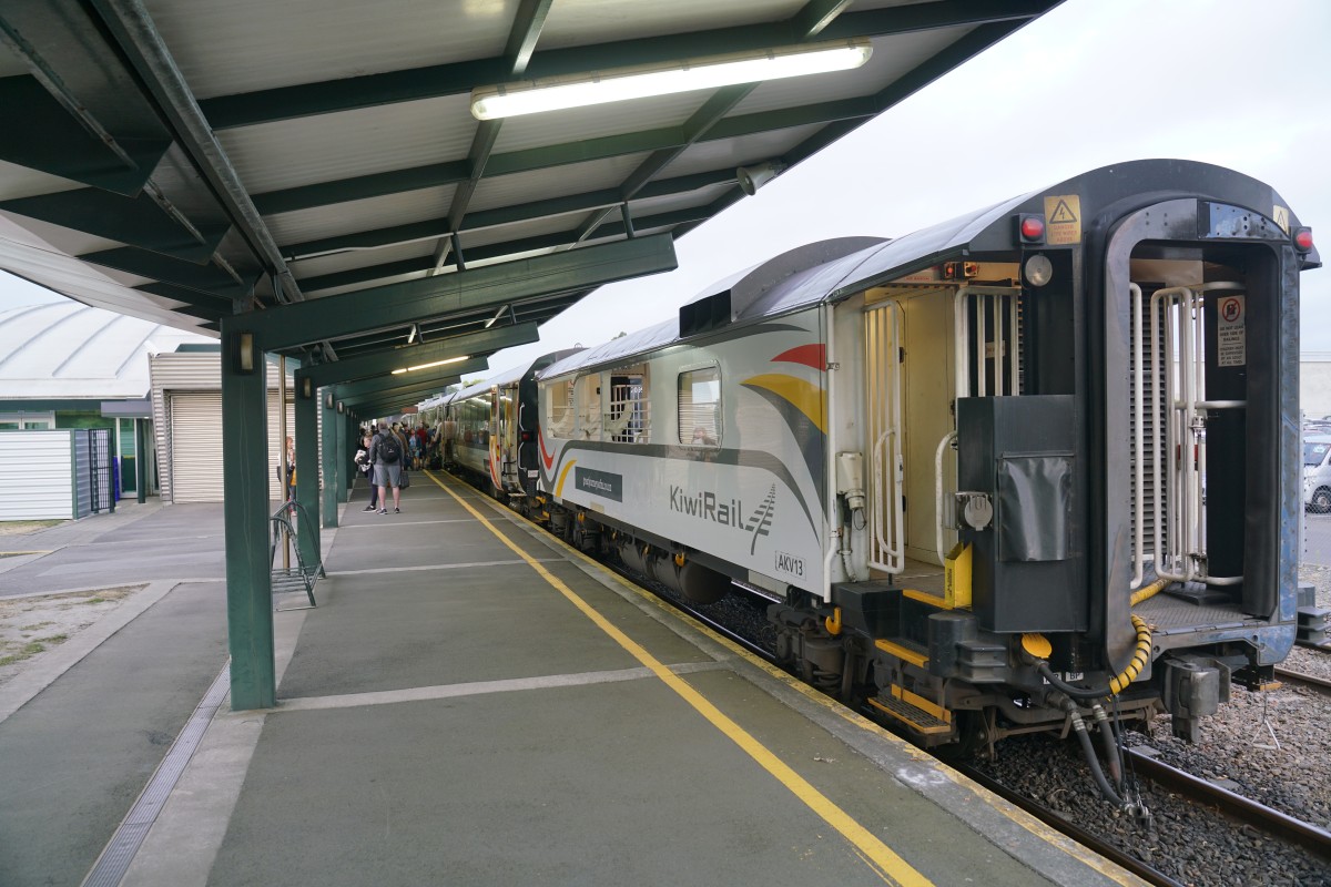 Coastal-Pacific-Zug im Bahnhof Christchurch