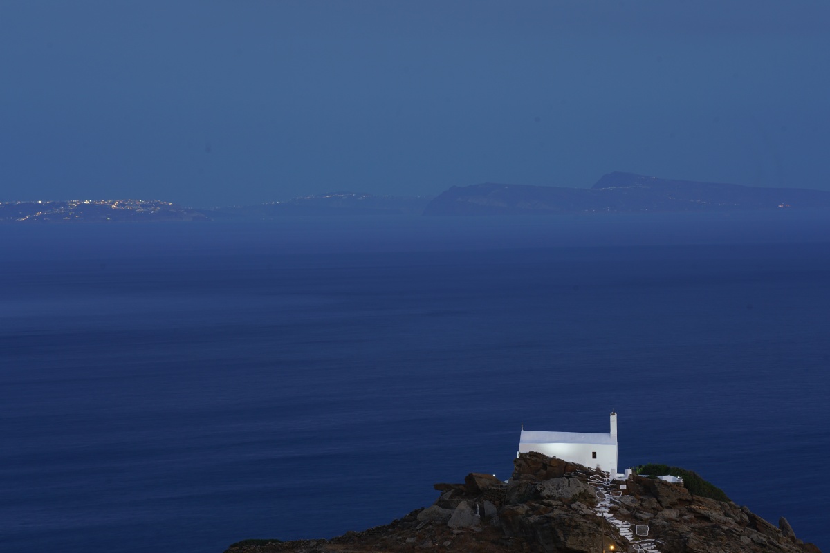 Blick von Ios nach Santorini am Abend