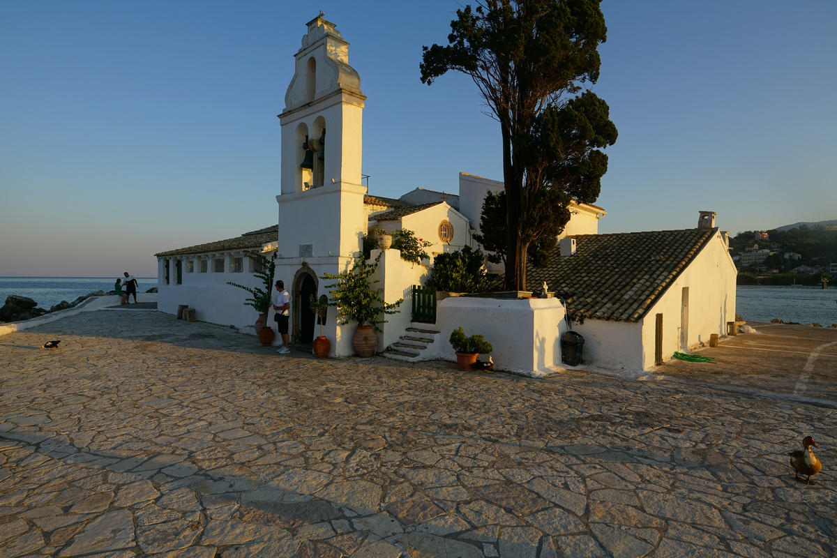 Vlacherná-Kloster mit Warzenenten in Kanóni bei Korfu-Stadt