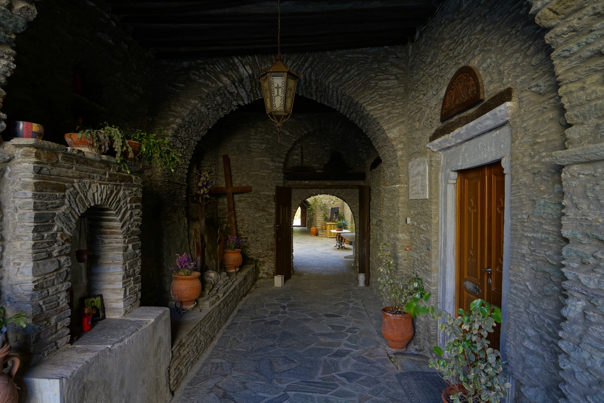 Im Kloster Panachrántou auf Ándros, Blick Richtung Ausgang