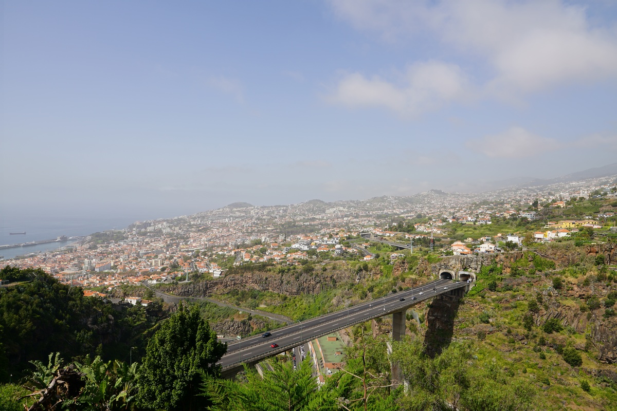 Blick vom Botanischen Garten auf Funchal auf Madeira