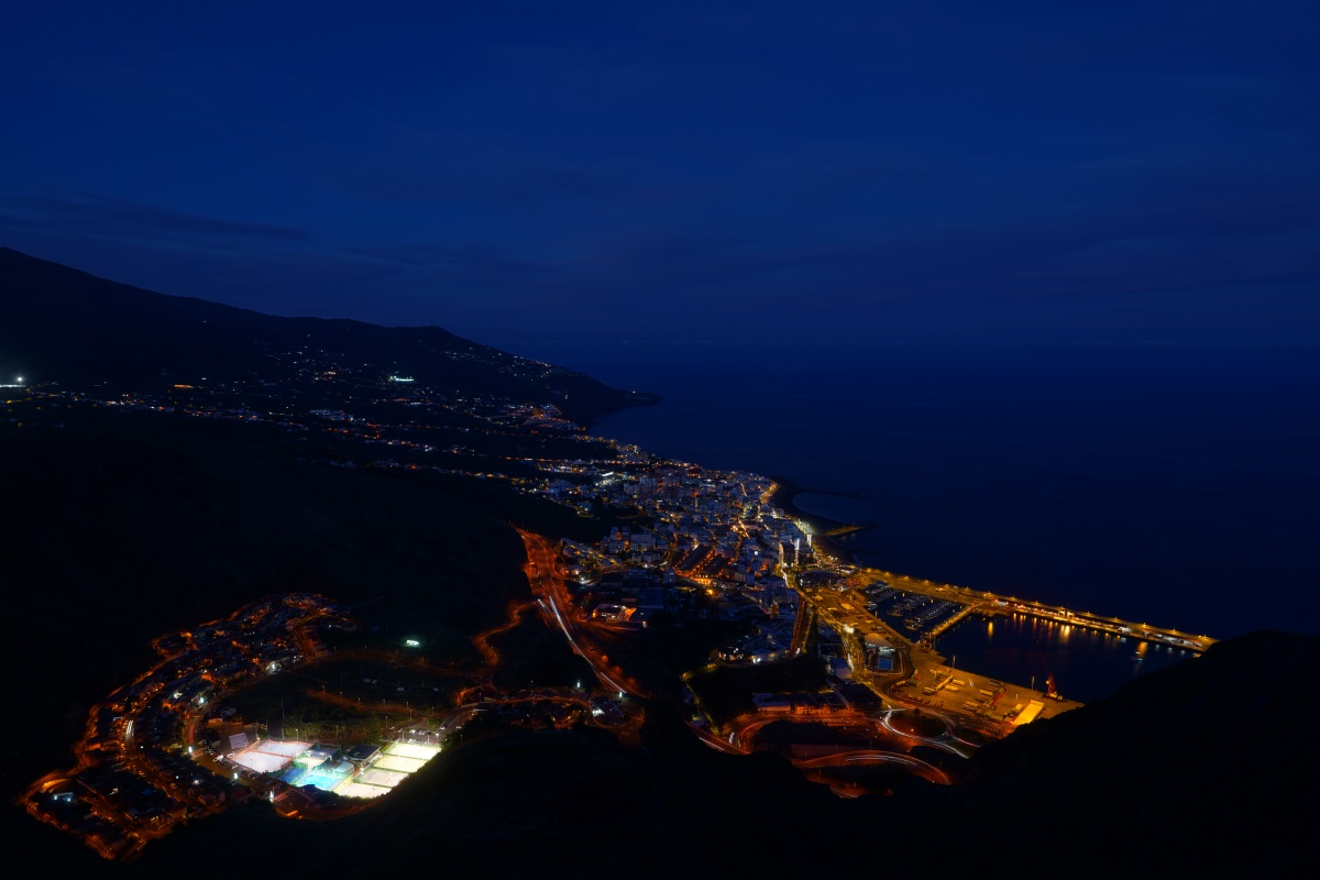 Abendlicher Blick vom Mirador de la Concepción auf die Blaue Stunde in Santa Cruz de La Palma