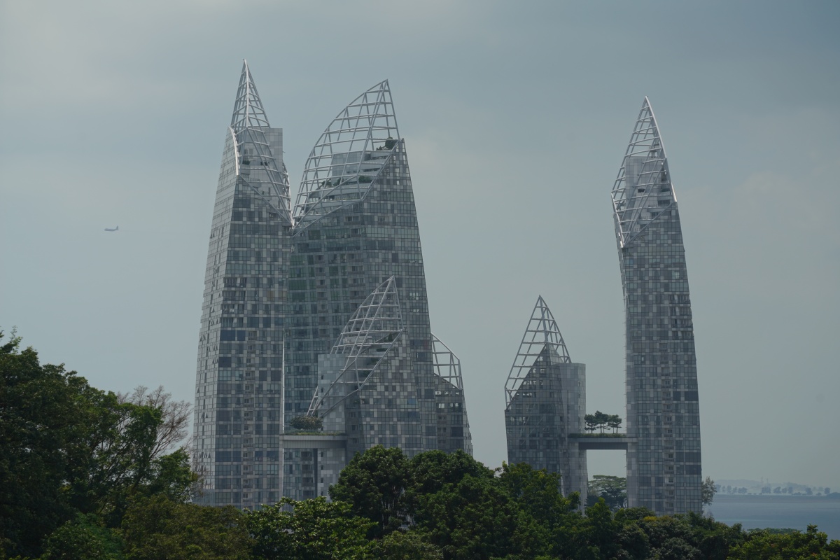 Reflections at Keppel Bay in Singapur