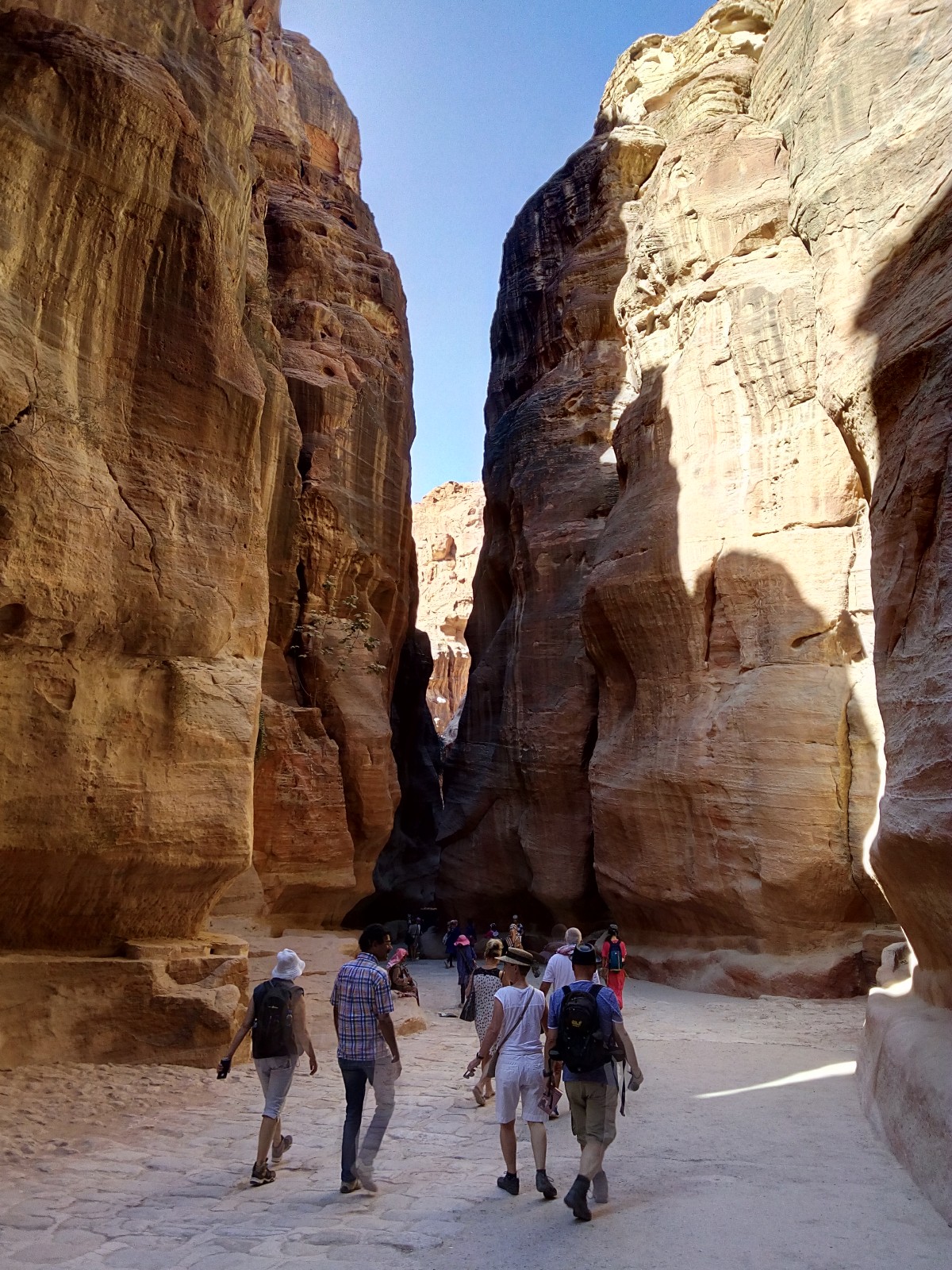 Weg durch die Schlucht nach Petra