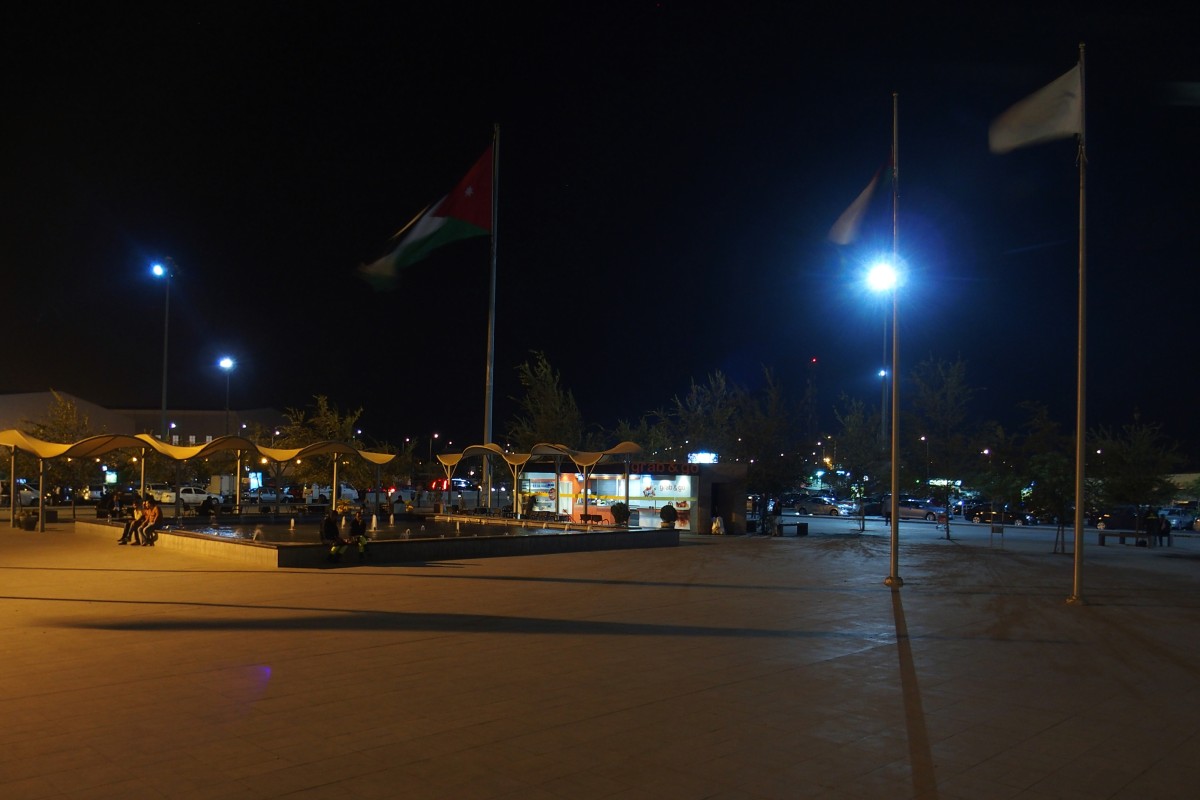 Imbissstand gegenüber des Eingangs zum Queen-Alia-Flughafen in Amman