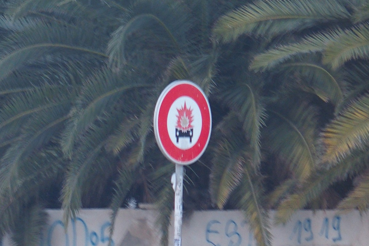Schild: Keine Autobomben