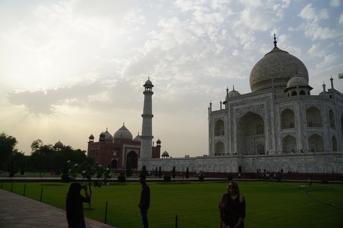 Taj Mahal mit interessanten Wolken