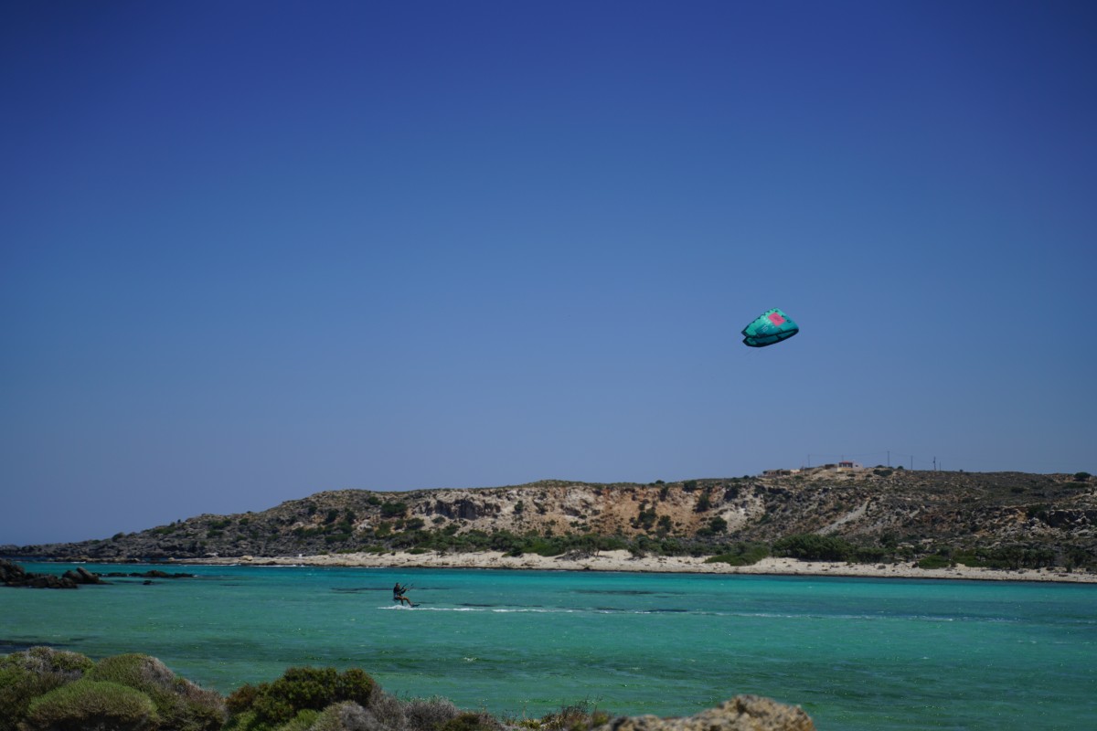 Kitesurfer am Strand von Elafonissi