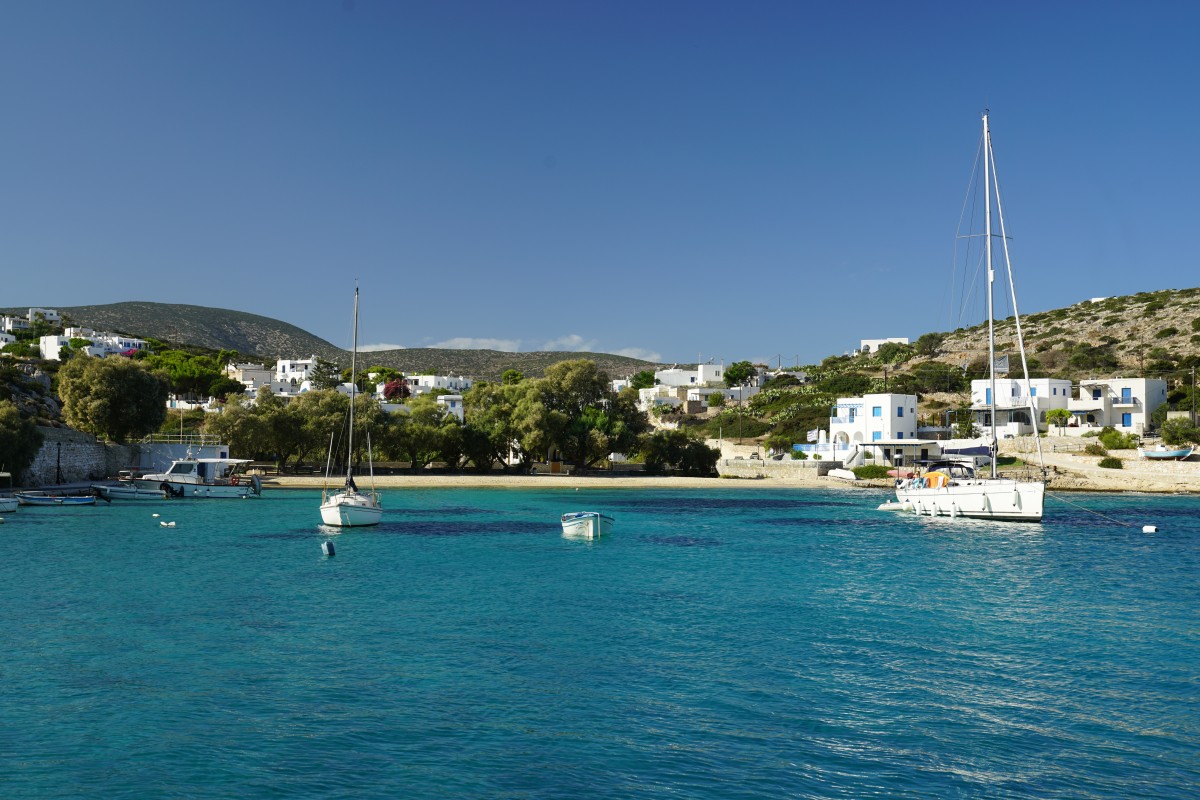 Agios Georgios, Hauptort von Iraklia, nahezu komplett auf einem Bild