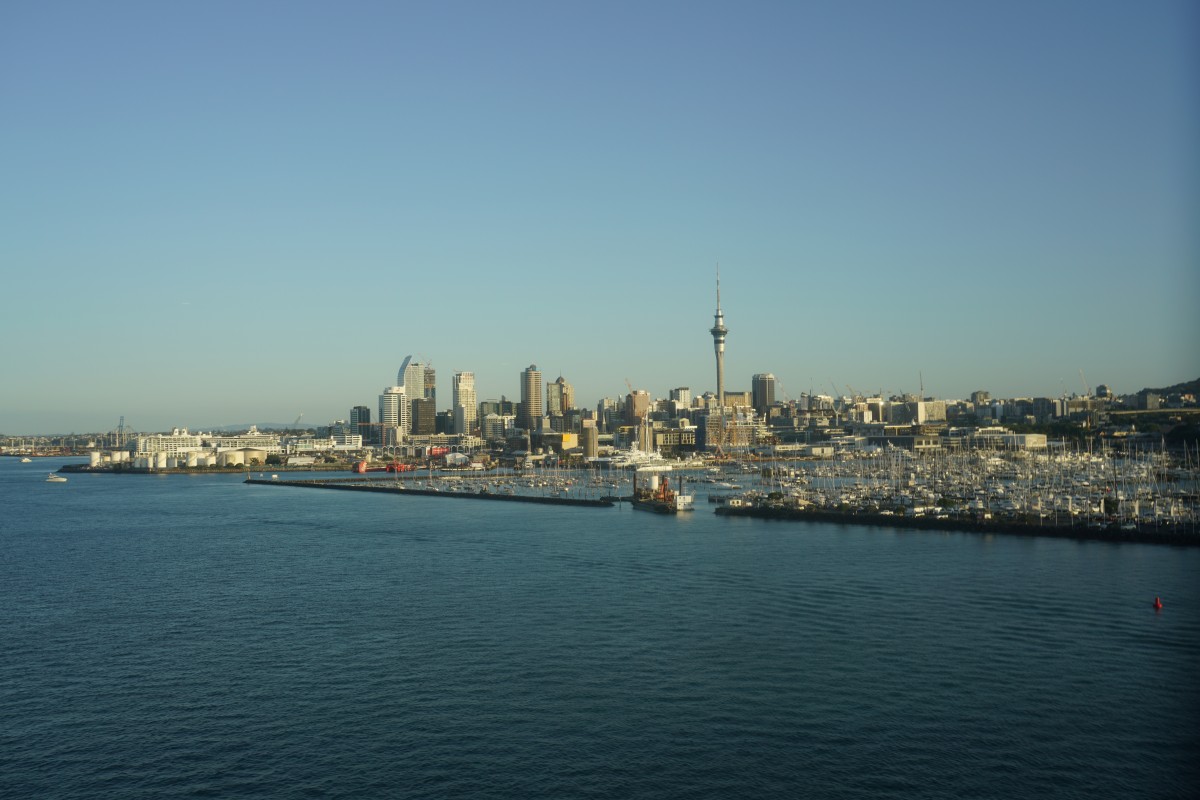 Auckland-CBD-Skyline und Hafen