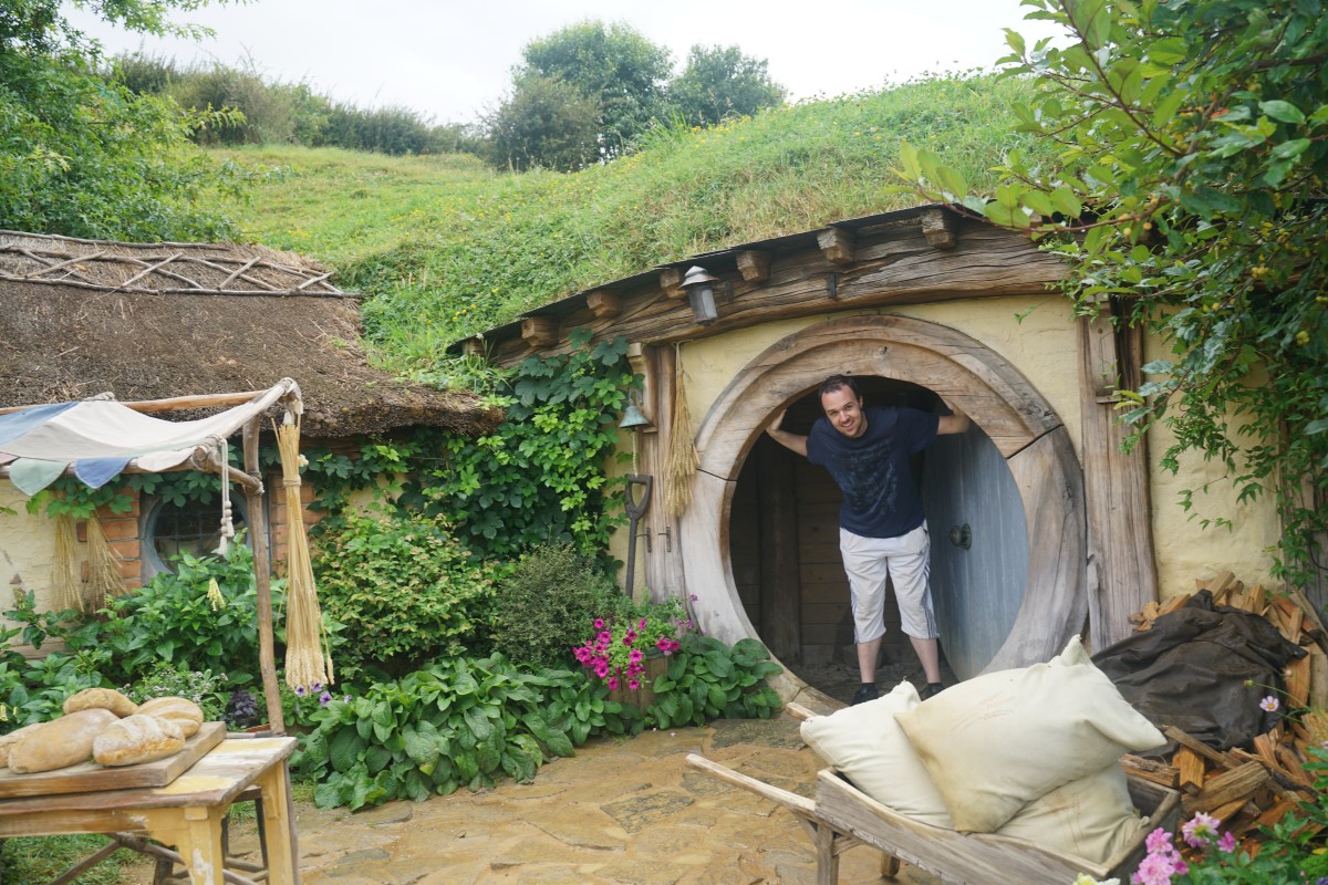 Ich in einer Hobbit-Höhle