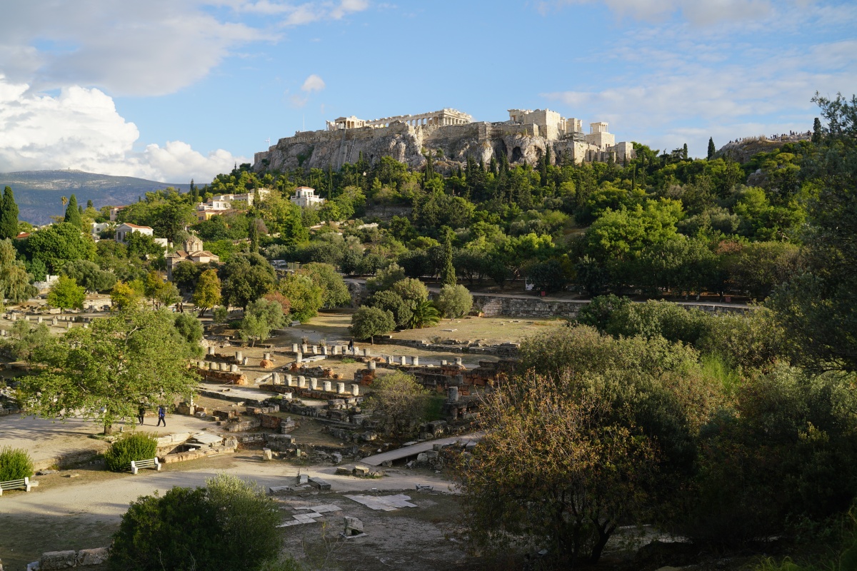 Blick über die Agora auf die Akropolis