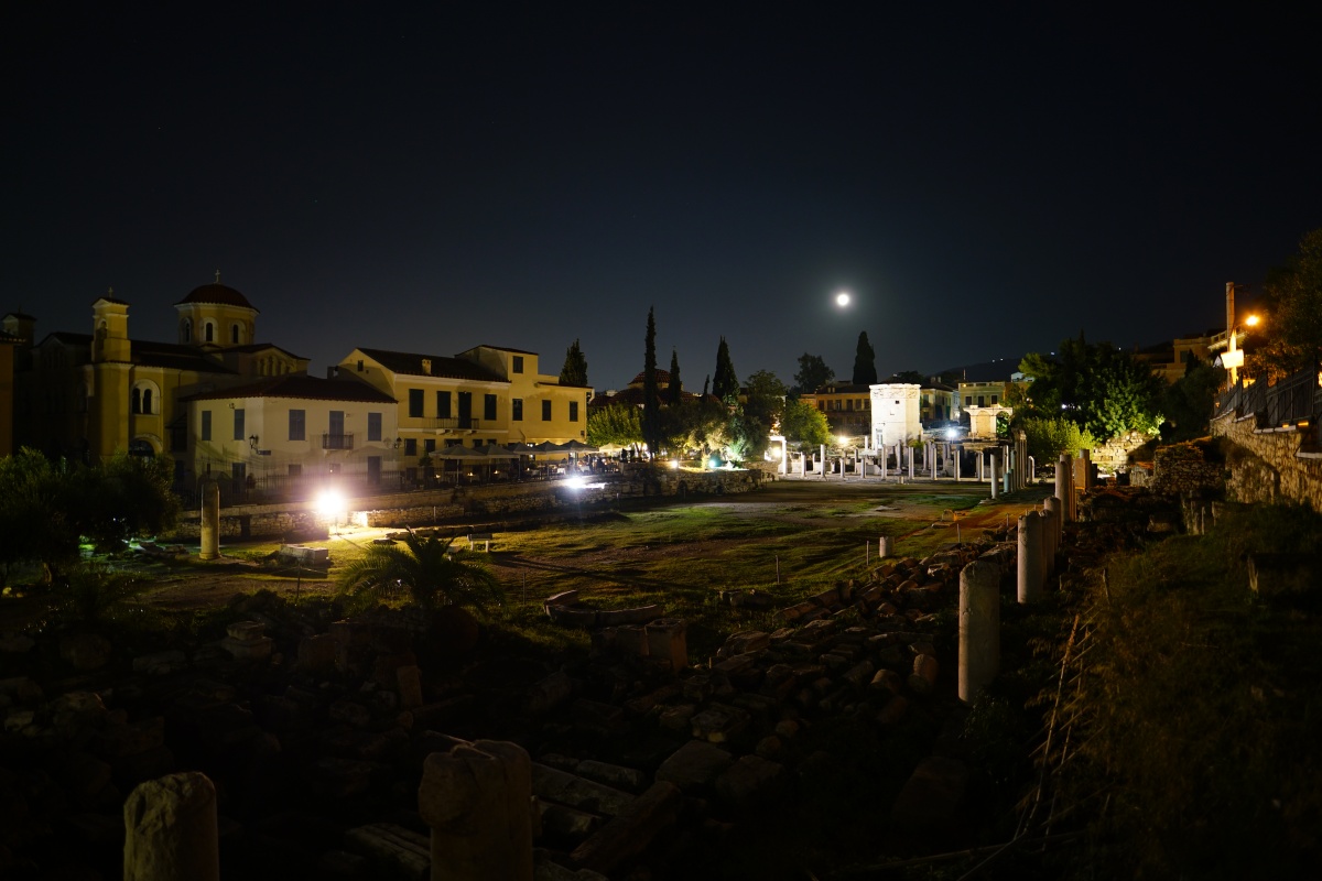 Römische Agora bei Nacht