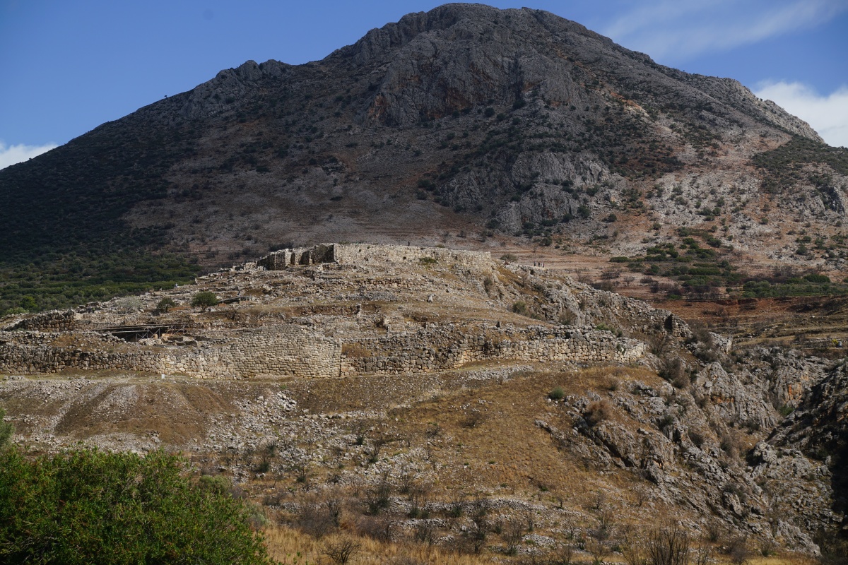 Akropolis von Mykene, gesehen vom Schatzhaus des Atreus