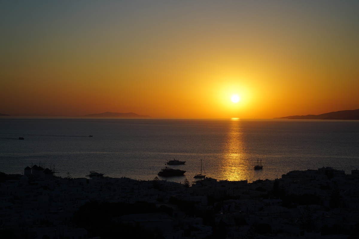 Sonnenuntergang über Mykonos-Stadt