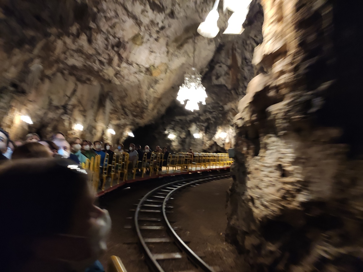 Schmalspurbahn der Höhle von Postojna