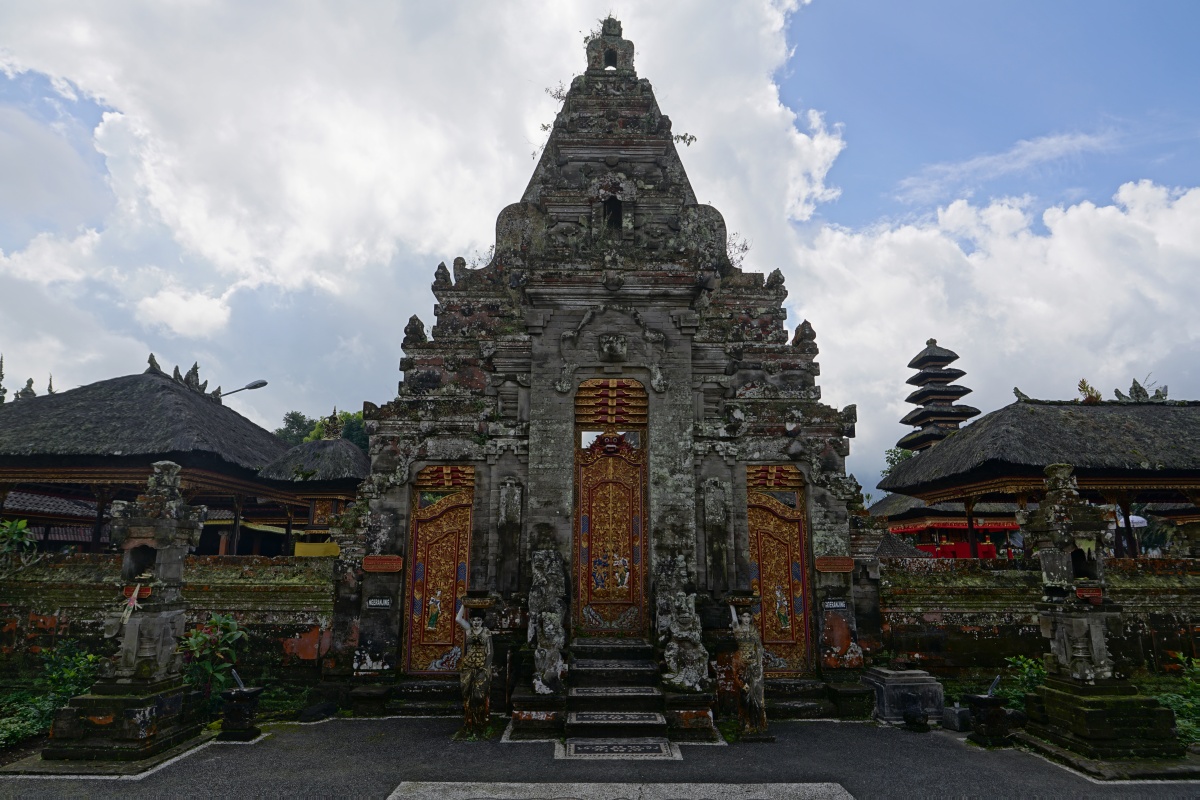 Pura Ulun Danu Beratan auf Bali – Eingang zum Inneren des Tempels