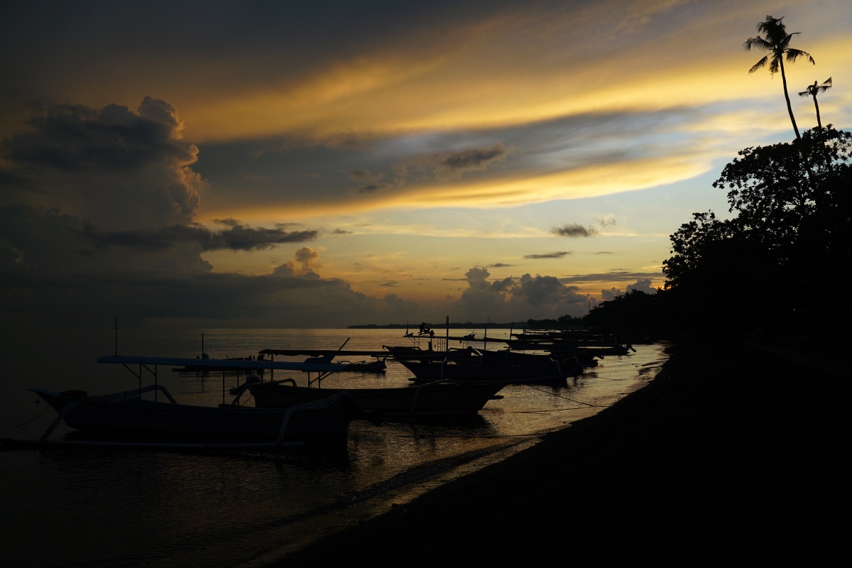 Sonnenaufgang in Lovina-Kalibukbuk auf Bali