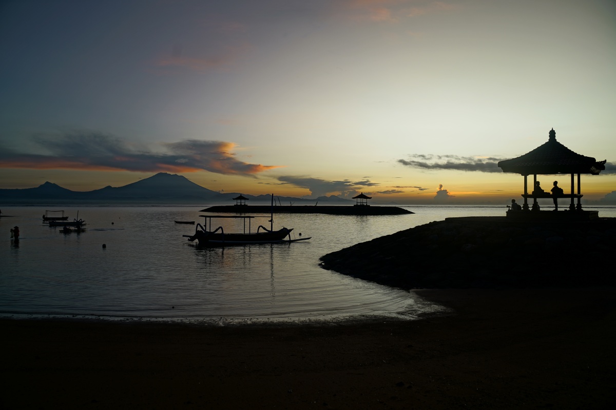 Stimmung vorm Sonnenaufgang bei Pantai Karang in Sanur auf Bali