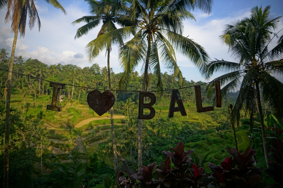 I-♥-Bali-Schriftzug in den Abian-Desa-Reisterrassen in Tegallalang auf Bali