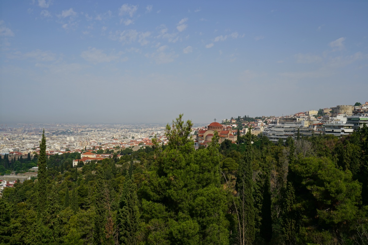 Blick vom Aussichtspunkt im Ágios-Pávlov-Viertel an der Óchi-Straße auf Thessaloníki