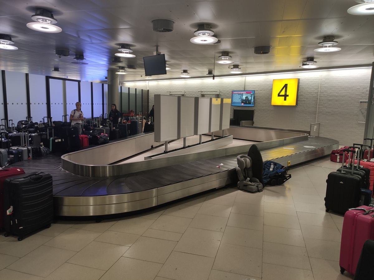 Gepäckausgabe im Flughafen Hannover