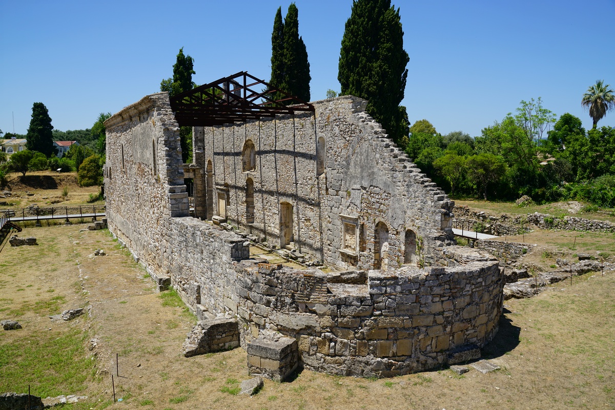 Paleópolis mit der Basilika des Jovian in Korfu-Stadt