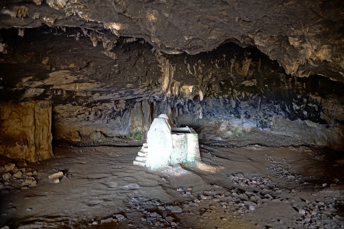 Arkoudiótissa-Höhle („Bärenhöhle“) beim Gouvernéto-Klosters auf der Akrotíri-Halbinsel bei Chaniá auf Kreta