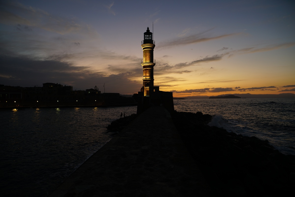 Leuchtturm von Chaniá auf Kreta im Sonnenuntergang