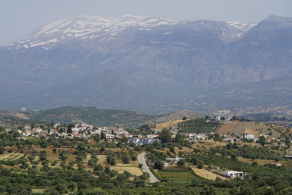 Psilorítis-Massiv (Idagebirge) auf Kreta mit Sívas im Vordergrund