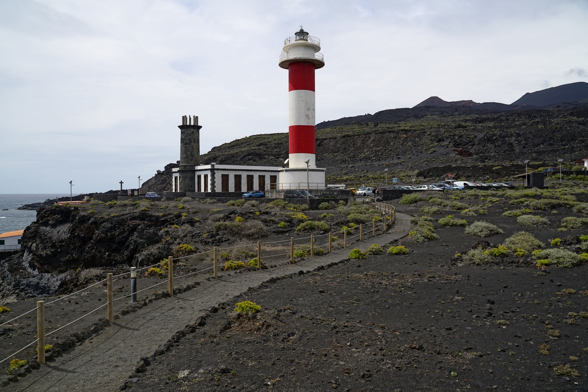 Alter Leuchtturm (heute das Meereskundemuseum) und neuer Leuchtturm von Fuencaliente auf La Palma