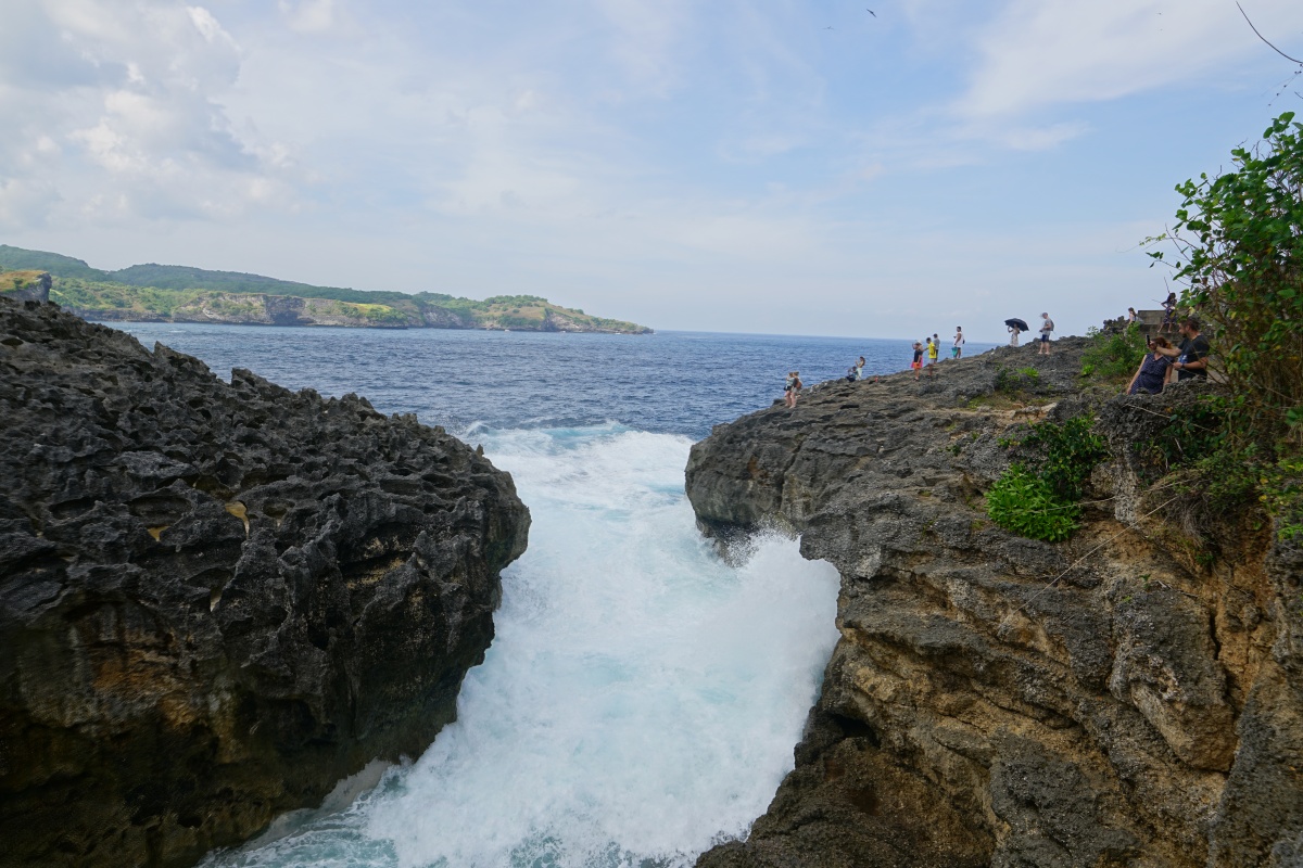 Angel Billabong auf Nusa Penida bei Bali nach Auftreffen eines höheren Welle