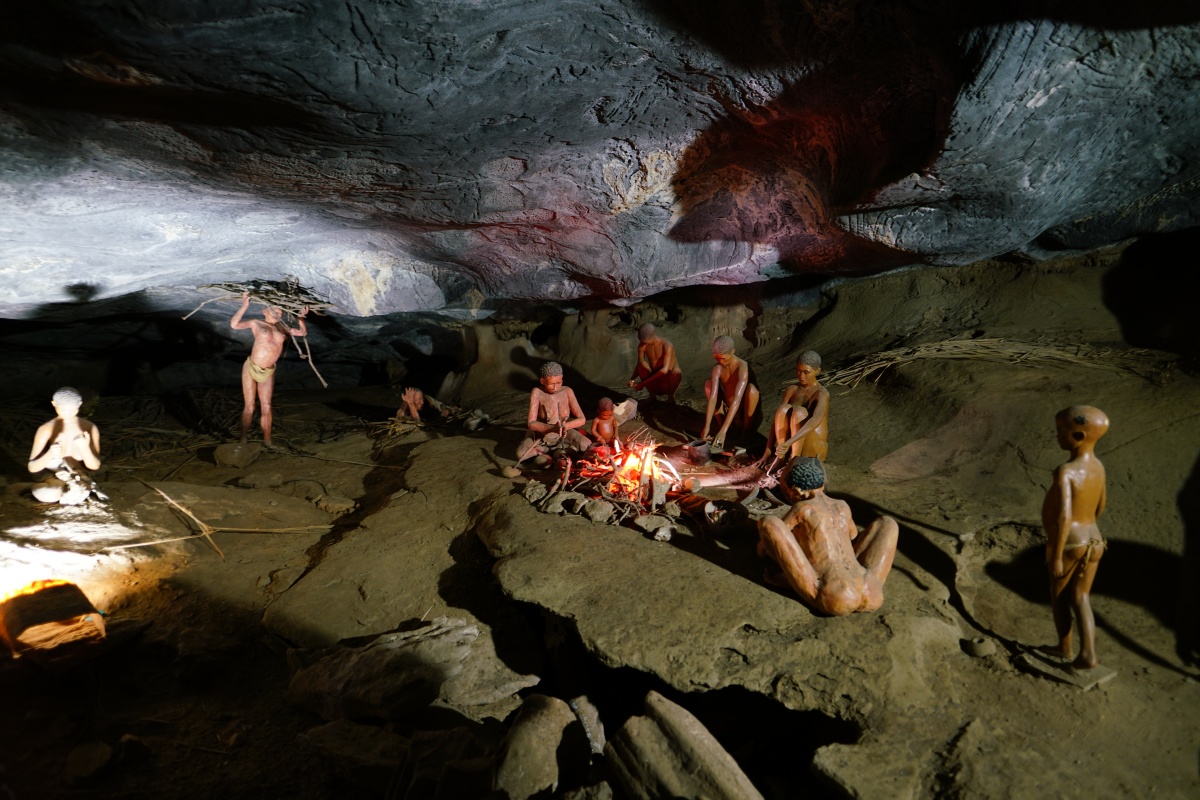 Höhlenmenschen-Diorama beim Eingang der Cango Caves
