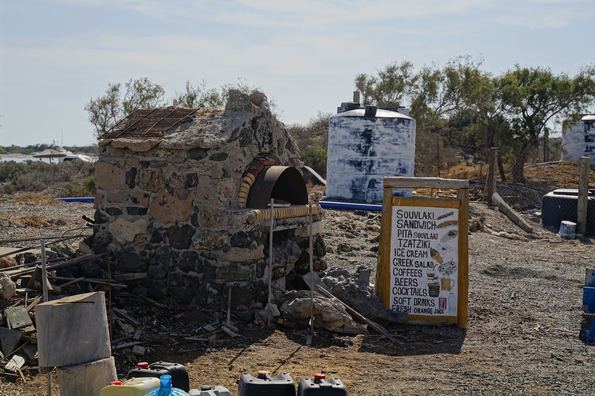 Überreste einer Taverne in Avláki auf Chrysí bei Kreta