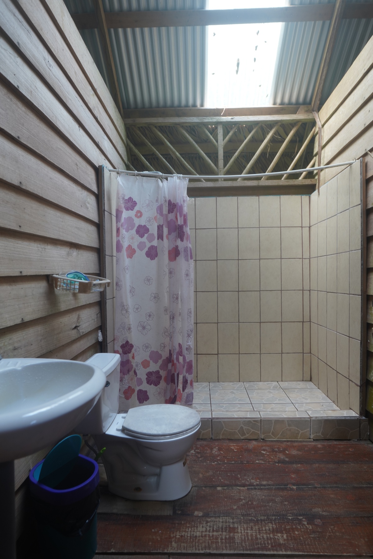 Badezimmer in der Casa Bid in Stibrawpa im Bribri-Dorf Yorkín