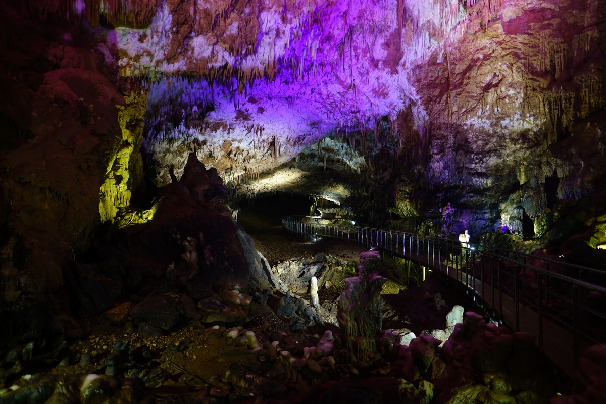 Blick aus der Prometheus-Halle in der Prometheus-Höhle zurück Richtung Start
