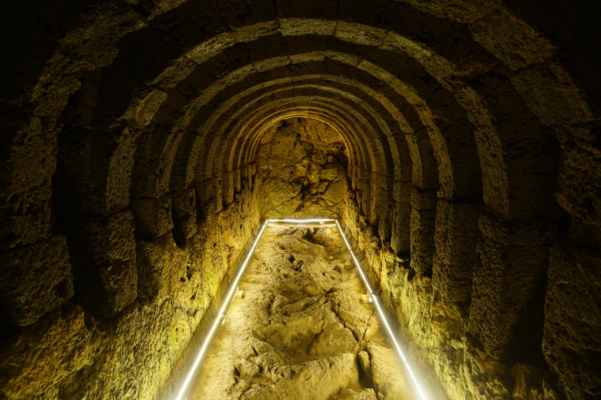 Tunnel des Nekromanteíon in Mesopótamos bei Párga