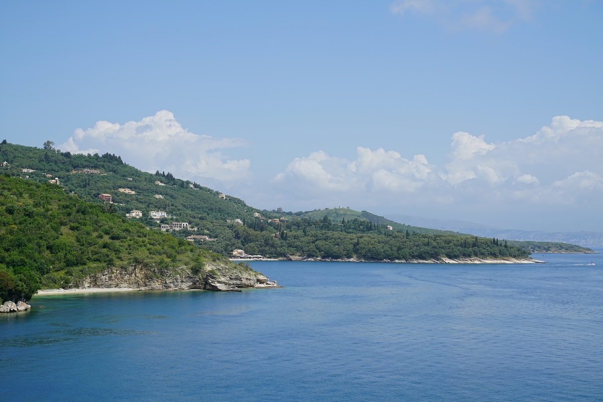 Blick von Kalámi auf Erimítis auf Korfu