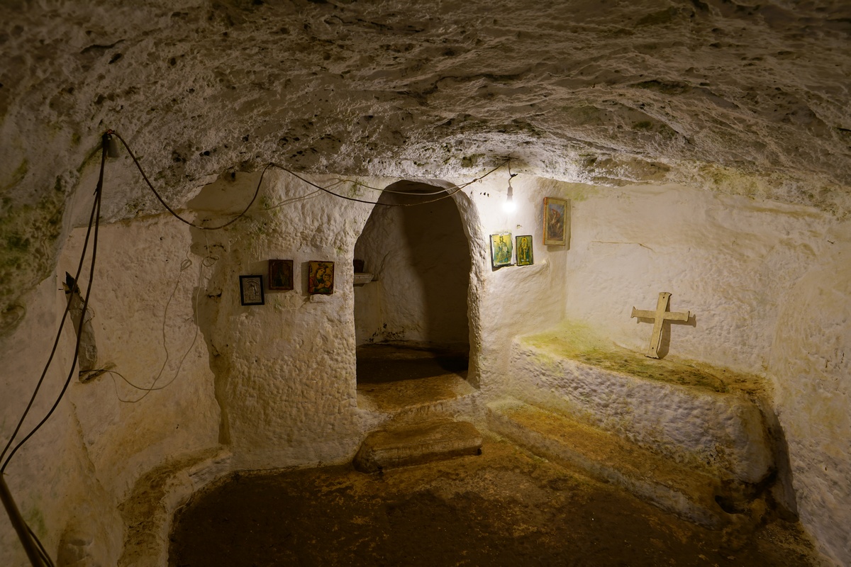 In der Höhlenkirche Agía Kyriakí im Angelókastro auf Korfu