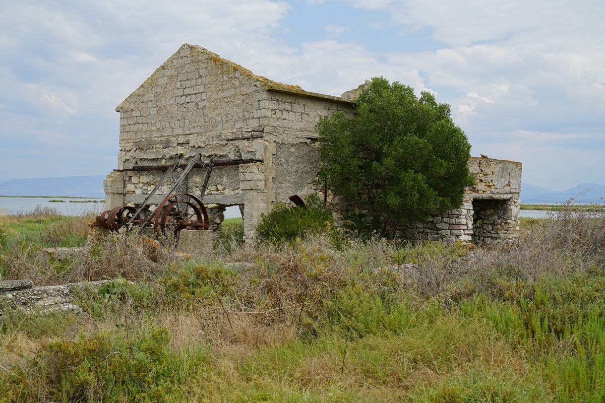 Ruine eines Gebäude der Lefkímmi-Saline (Alikés Lefkímmis) auf Korfu