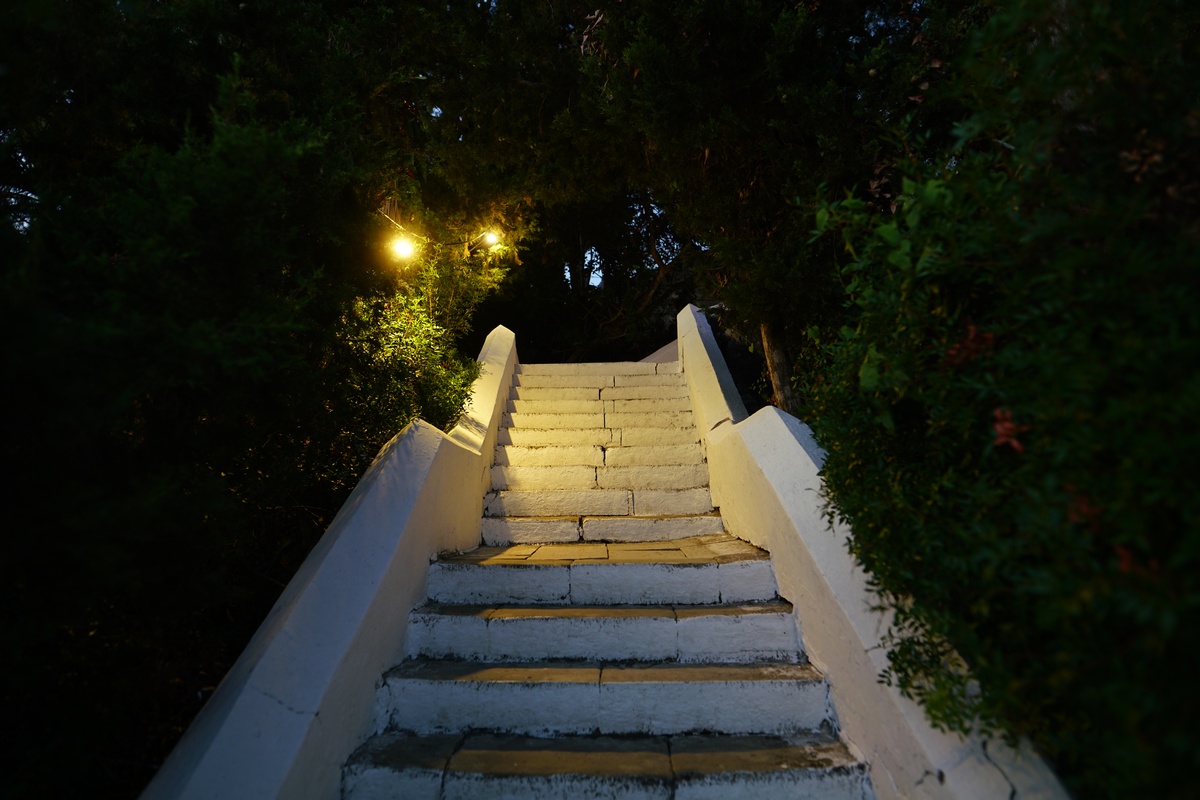 Treppe auf Pondikonísi in Kanóni bei Korfu-Stadt