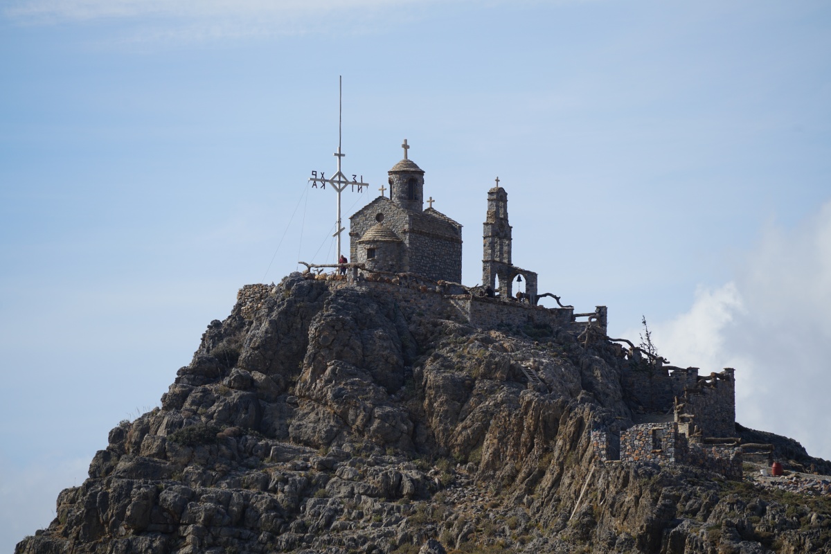 Das Kirchlein Ágios Paḯsios zwischen den Ständen Ammoúdi und Damnóni auf Kreta