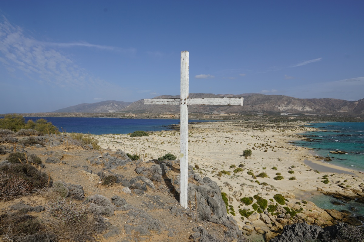 Kreuz zum Gedenken an die Opfer des Untergangs der Imperatrix auf Elafonísi bei Kreta