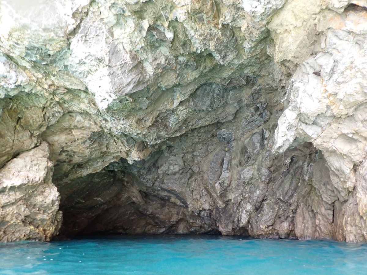 Die kleine Meereshöhle an der Ostküste von Mikró Paximádia (Paximádia Dýo) bei Kreta