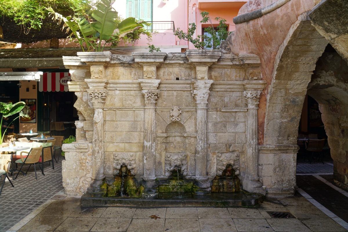 Venezianischer Brunnen Rimóndi in Réthymno auf Kreta