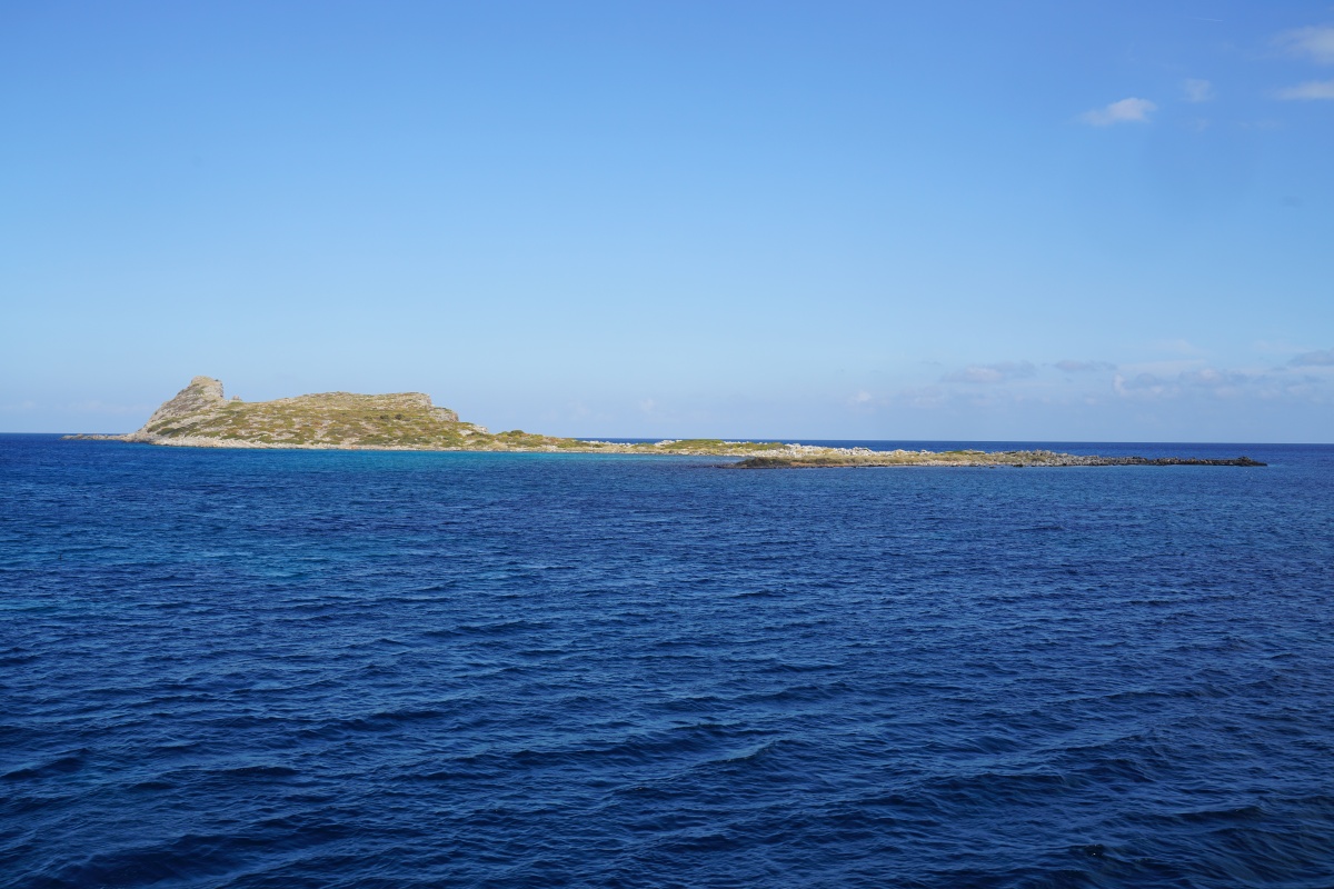 Insel Kolokýtha bei Spinalónga vor Kreta, auf der Rückseite soll sich die Höhle des türkischen Piraten Barbarossa befinden